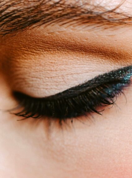 How to wear coloured eyeliner
