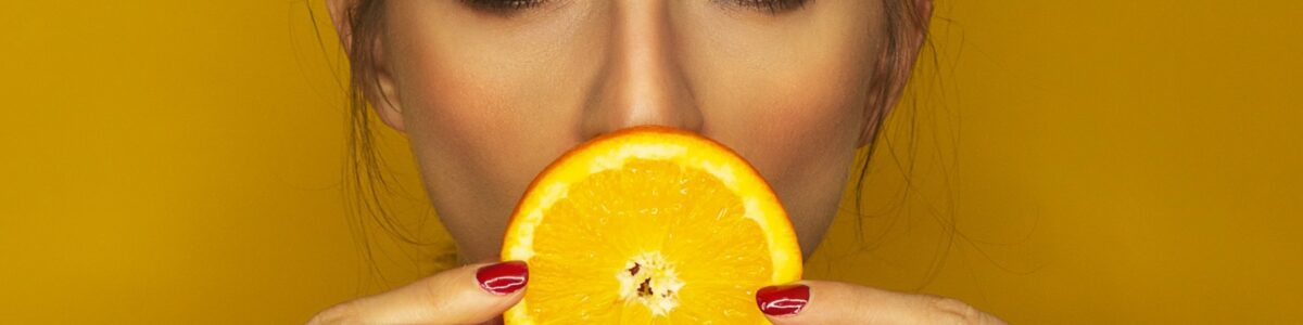 How to disguise thin or uneven lips