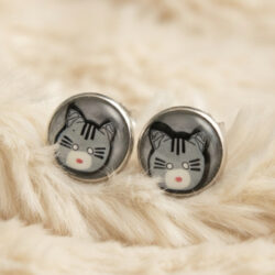 Cat studs