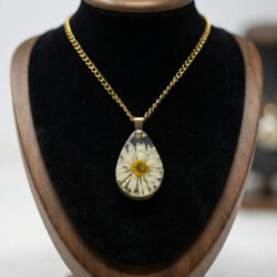 Daisy Pendant Necklace