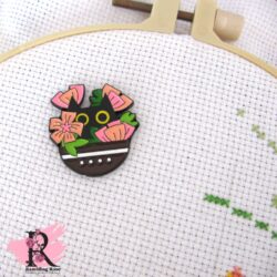 Cat with Flowers Enamel Needle Minder