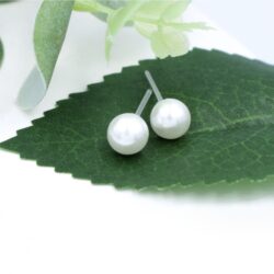 Pearl Studs - metal-free