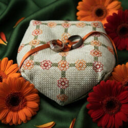 Biscornu - Gerbera Wedding Ring Pillow